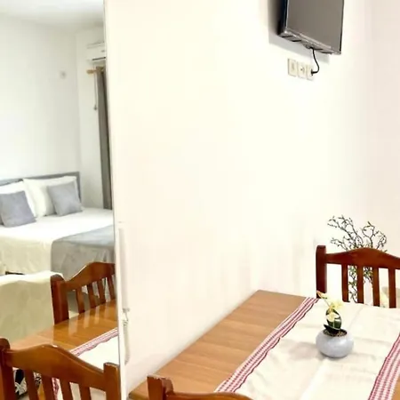 Rori House 1 Apartament *